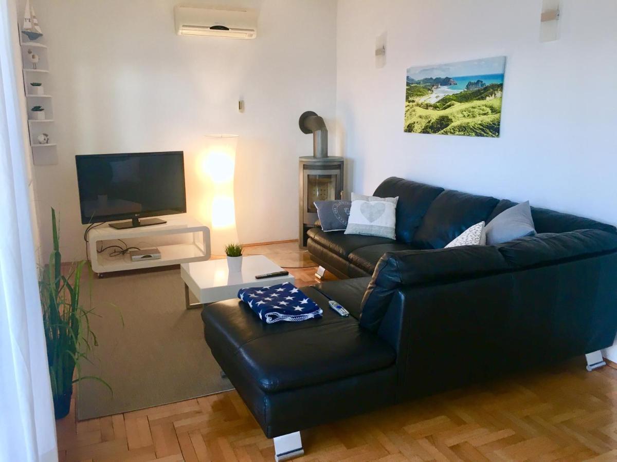 Schoenes Ferienhaus Direkt Am Meer 斯托莫斯卡 外观 照片
